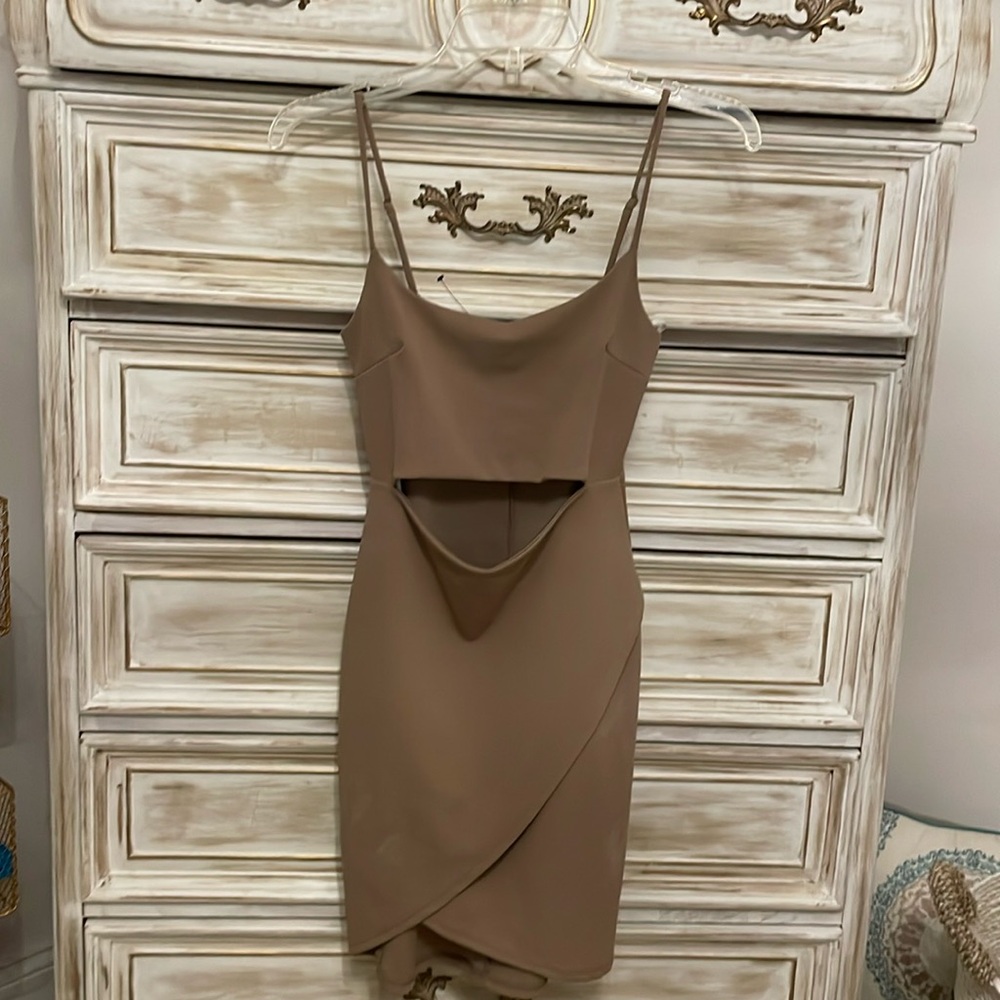 NWT Lulu’s Cutout on the town bodycon Dress, Beige, Small